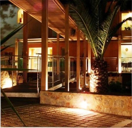 Astoria Hotel Troulos Exterior photo
